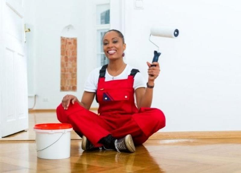 Schönheitsreperaturen in der alten Wohnung günstig selbst ausführen Renovierungsarbeiten