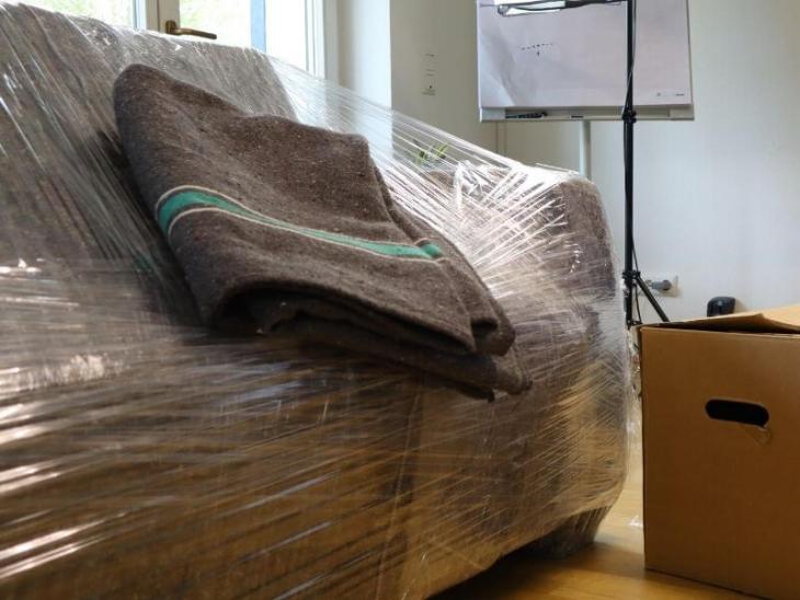 Umzugshelfer in Köln verpacken sicher deine Möbel